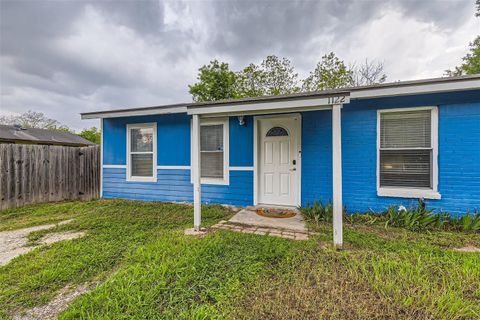 Single Family Residence in Austin TX 1122 Berger ST.jpg