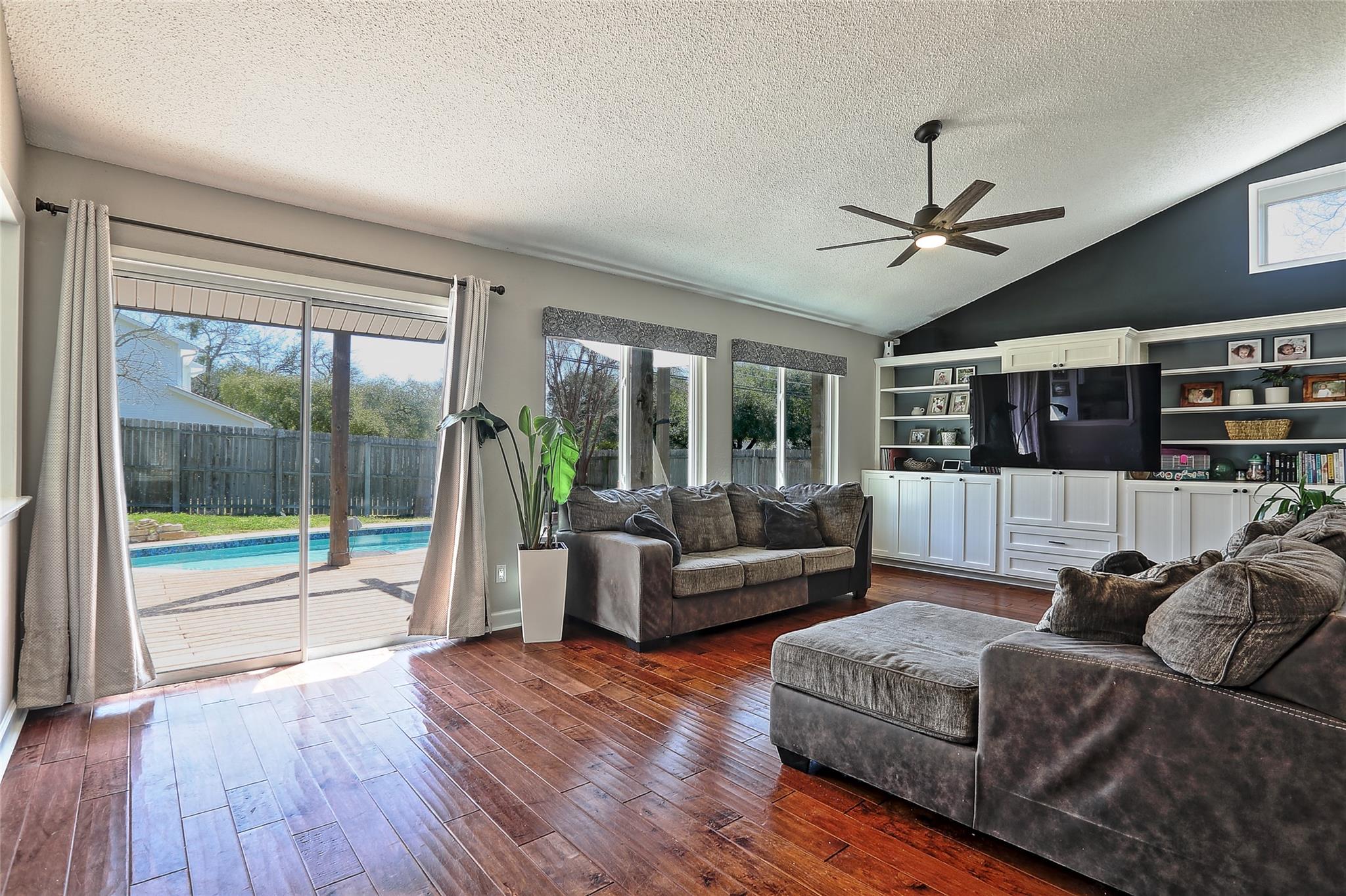 11501 Oak Knoll DR