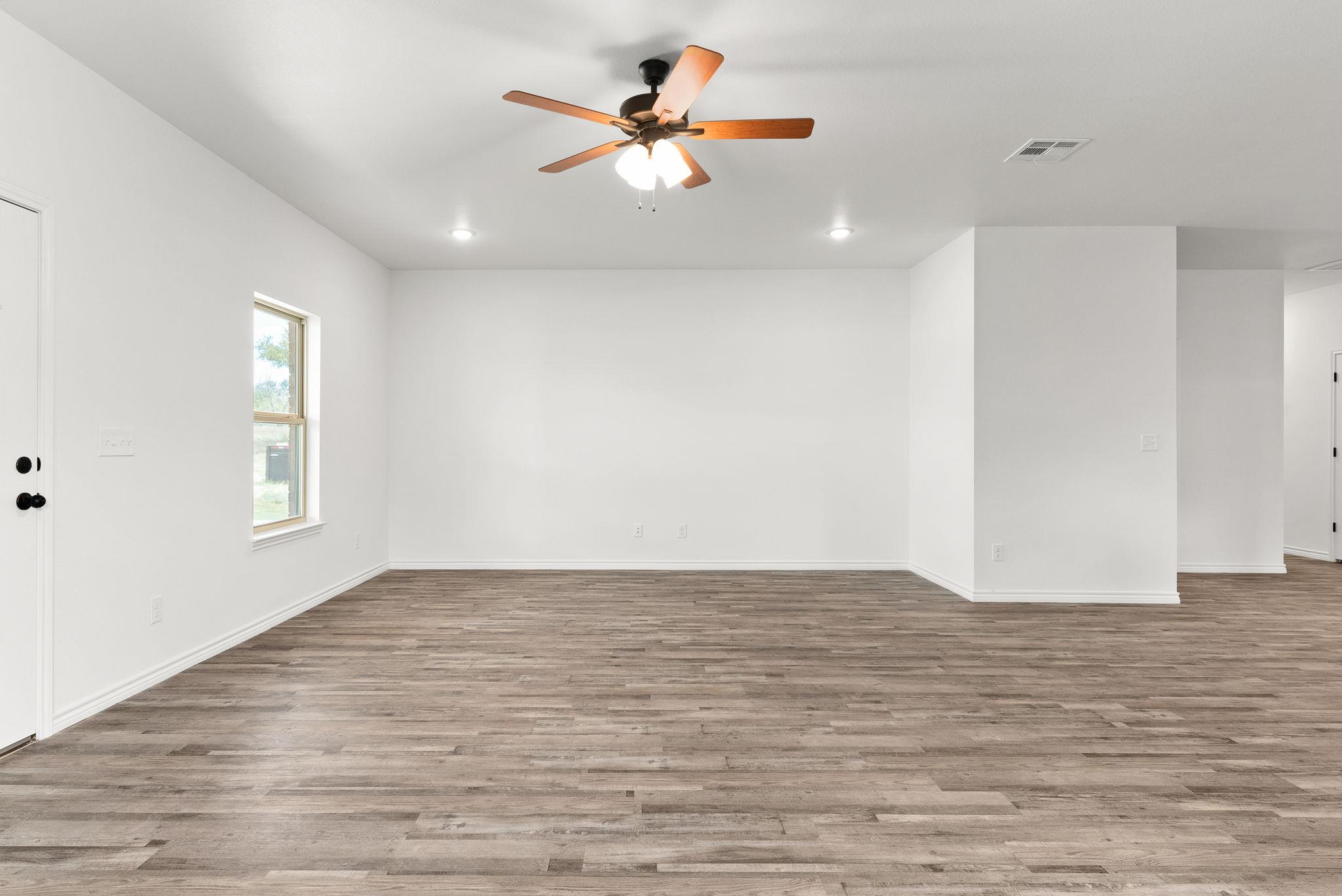 828 Elijah LN