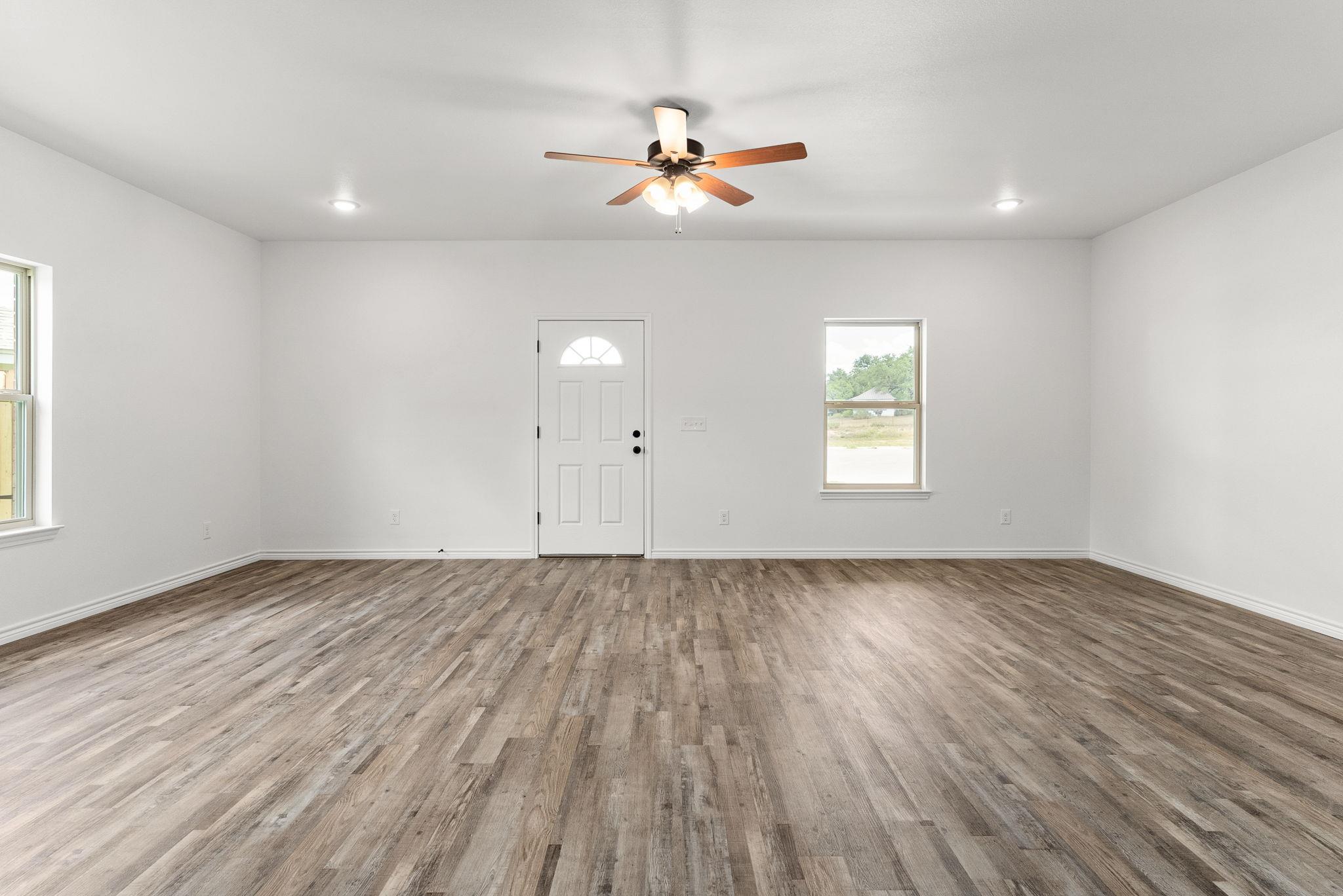 828 Elijah LN