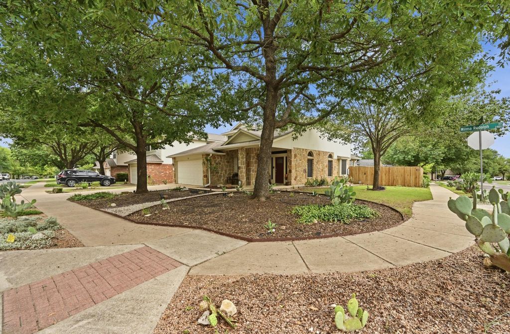 Photo of 2407 Wilma Rudolph RD, Austin, TX 78748 (MLS # 5233198)