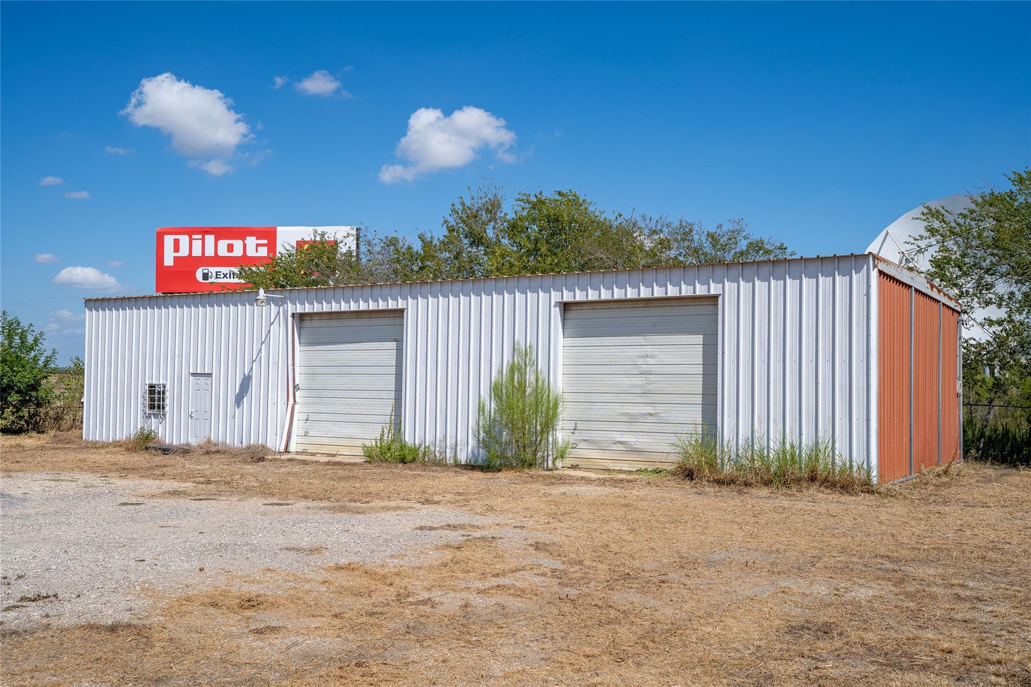 8956 N Us Highway 183 Highway