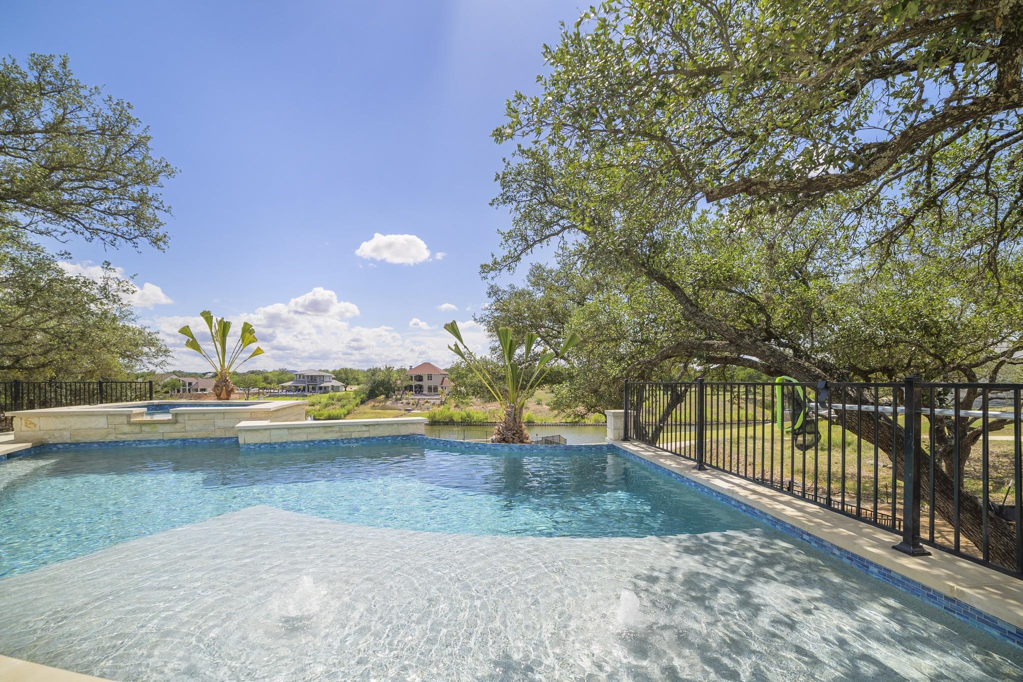 218 Sleepy Oaks DR