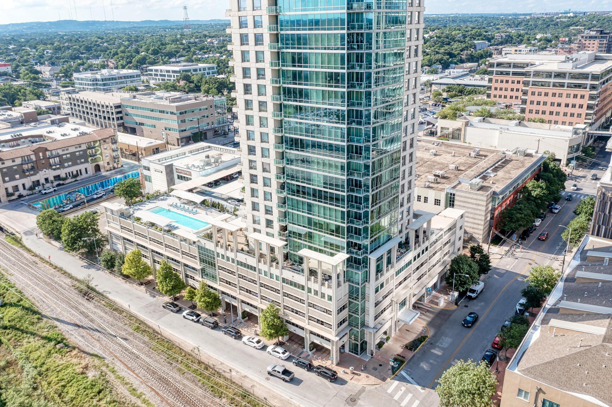 300 Bowie ST 1003