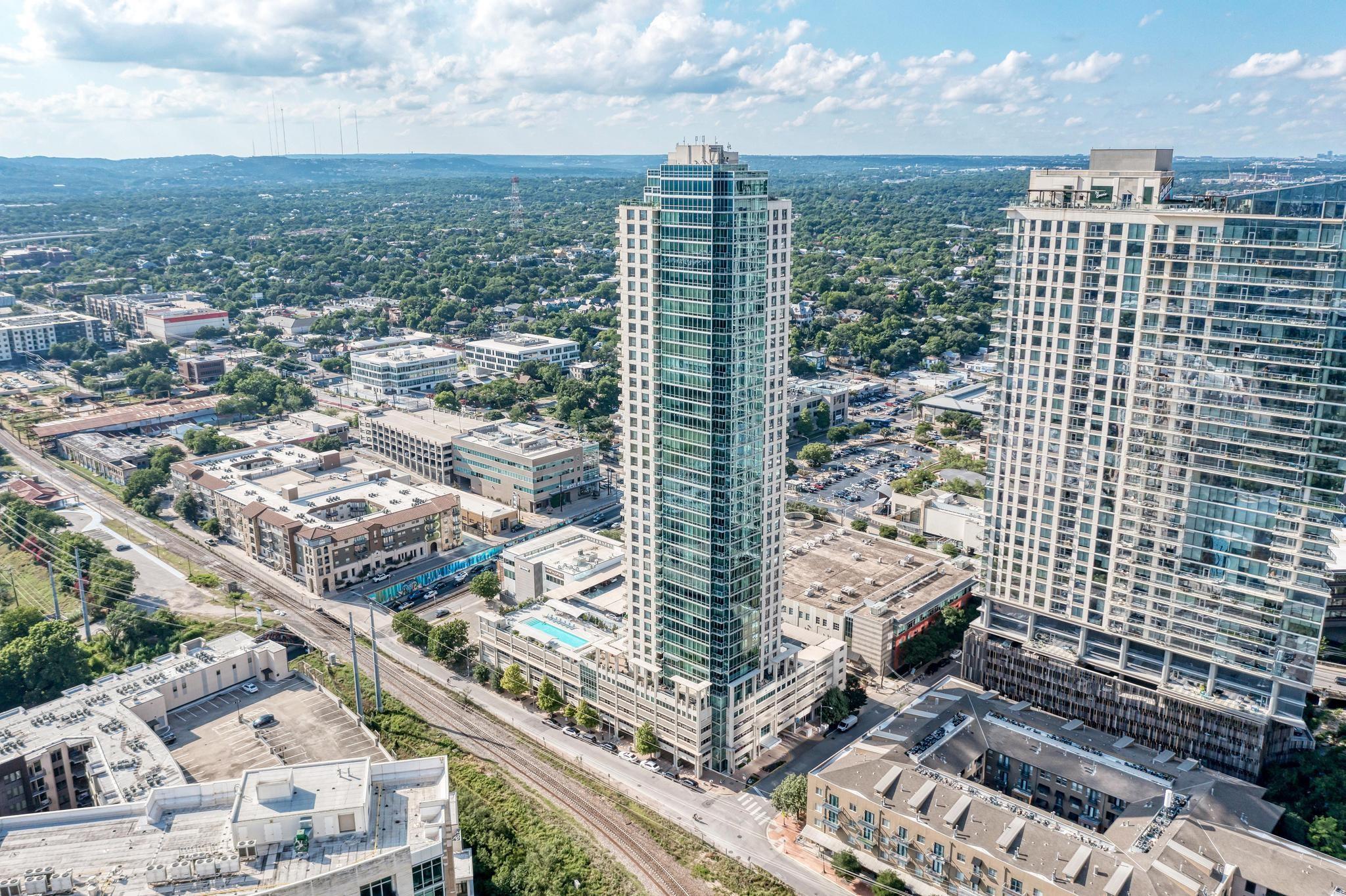 300 Bowie ST 1003