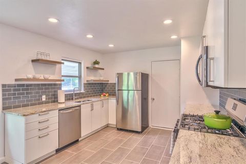 Photo of 8107 Lazy LN, Austin, TX 78757 (MLS # 7506069)