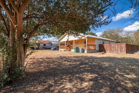 300 Walker ST Smithville TX 78957