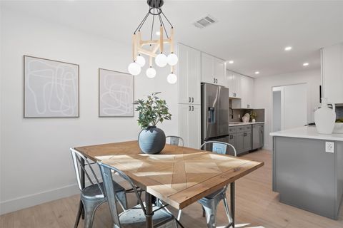 Tiny photo for 7729 Croftwood DR, Austin, TX 78749 (MLS # 9410080)