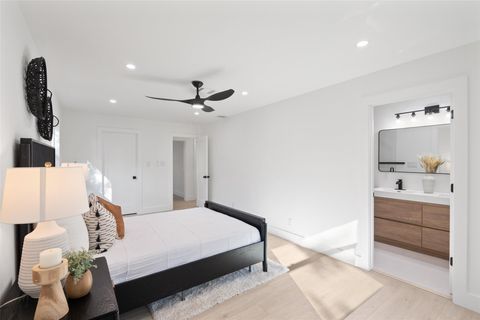 Tiny photo for 7729 Croftwood DR, Austin, TX 78749 (MLS # 9410080)