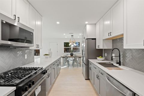 Tiny photo for 7729 Croftwood DR, Austin, TX 78749 (MLS # 9410080)