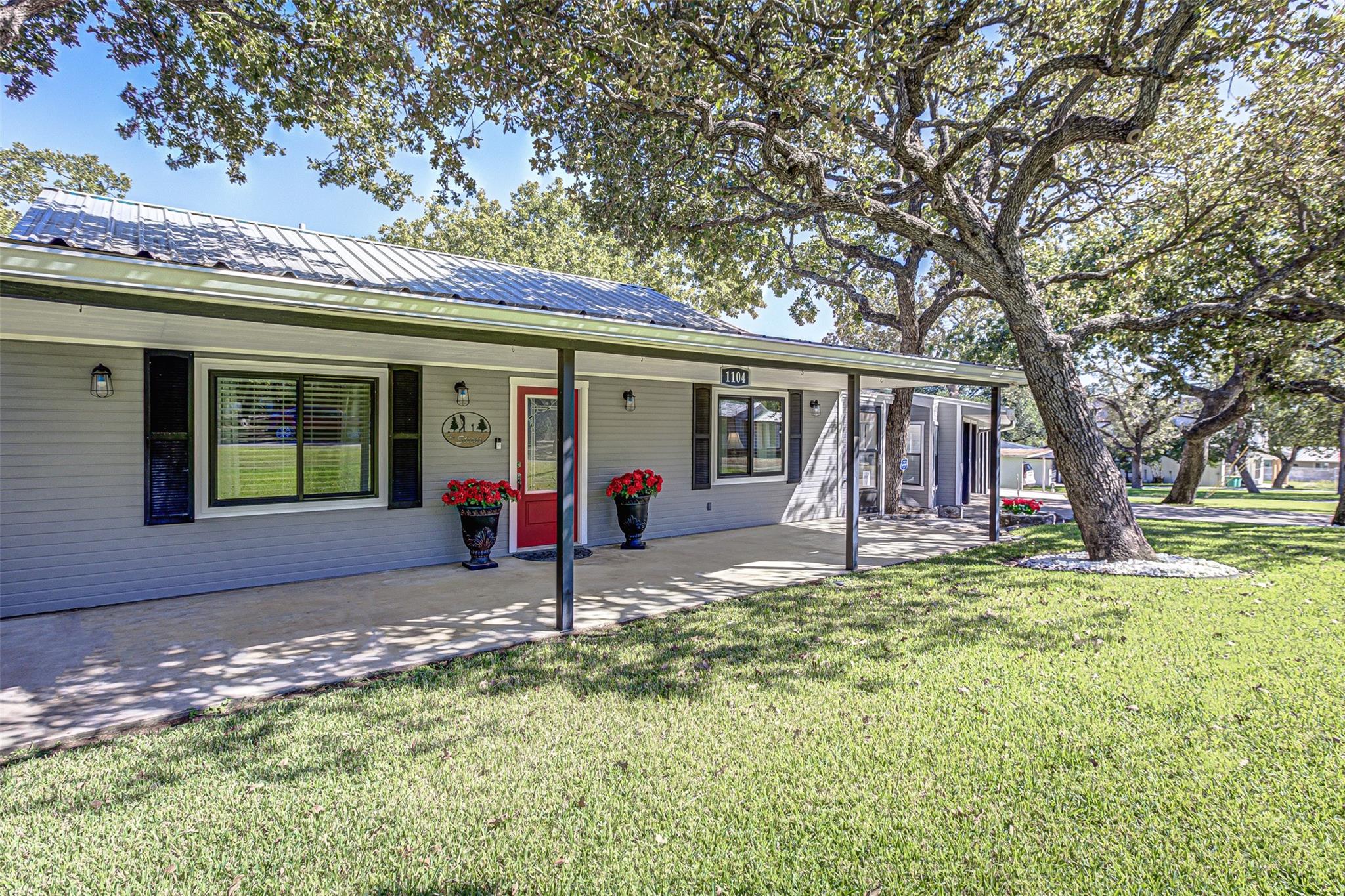 1104 Hill Circle West DR