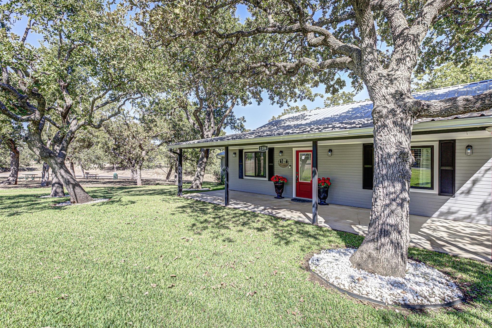 1104 Hill Circle West DR