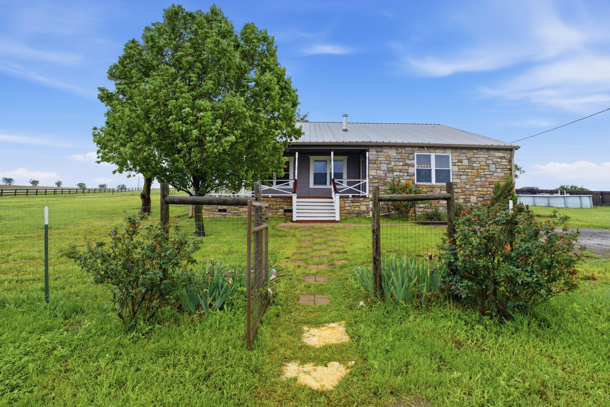 1000 County Road 458