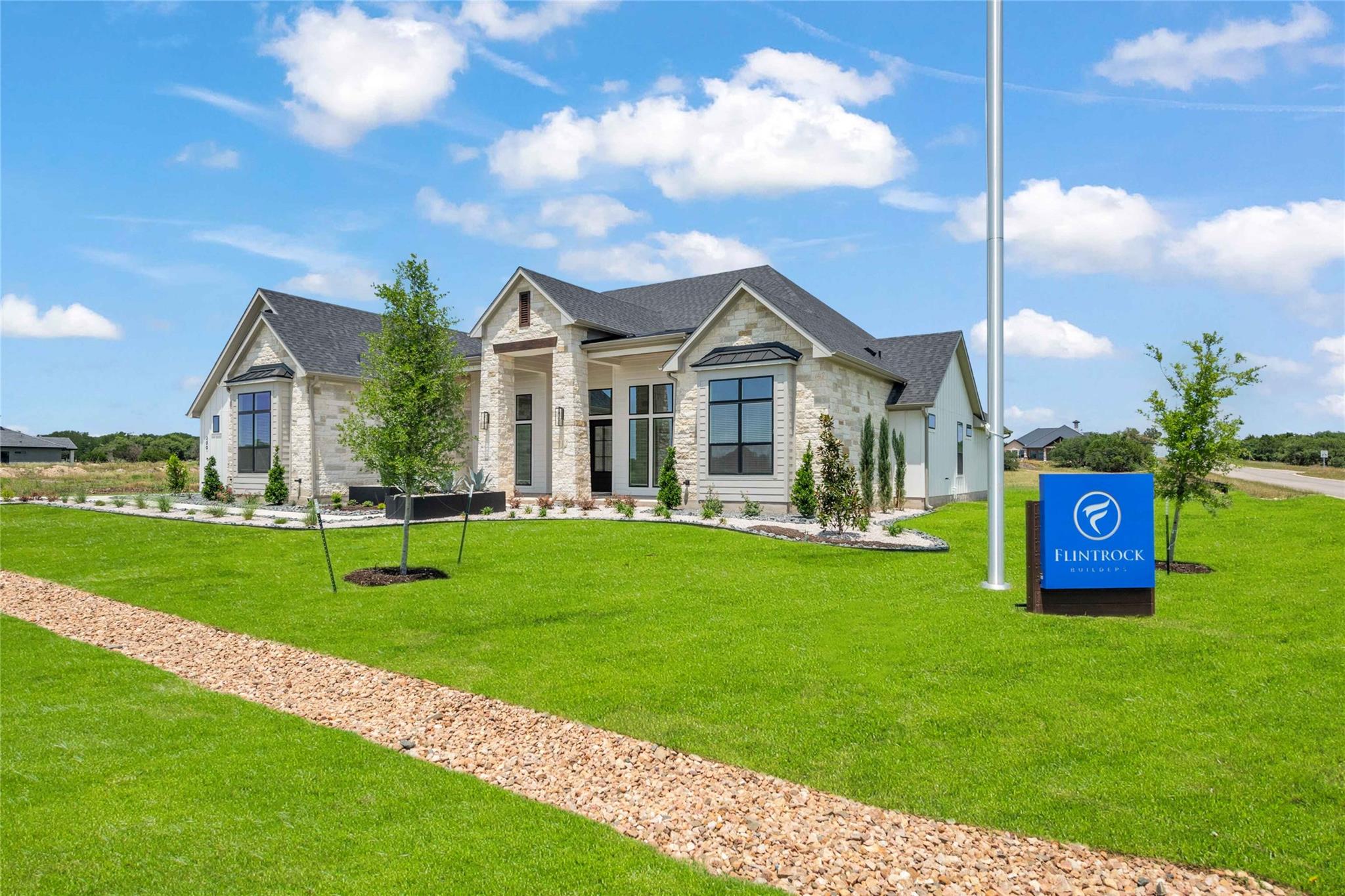 200 Saddle Springs DR