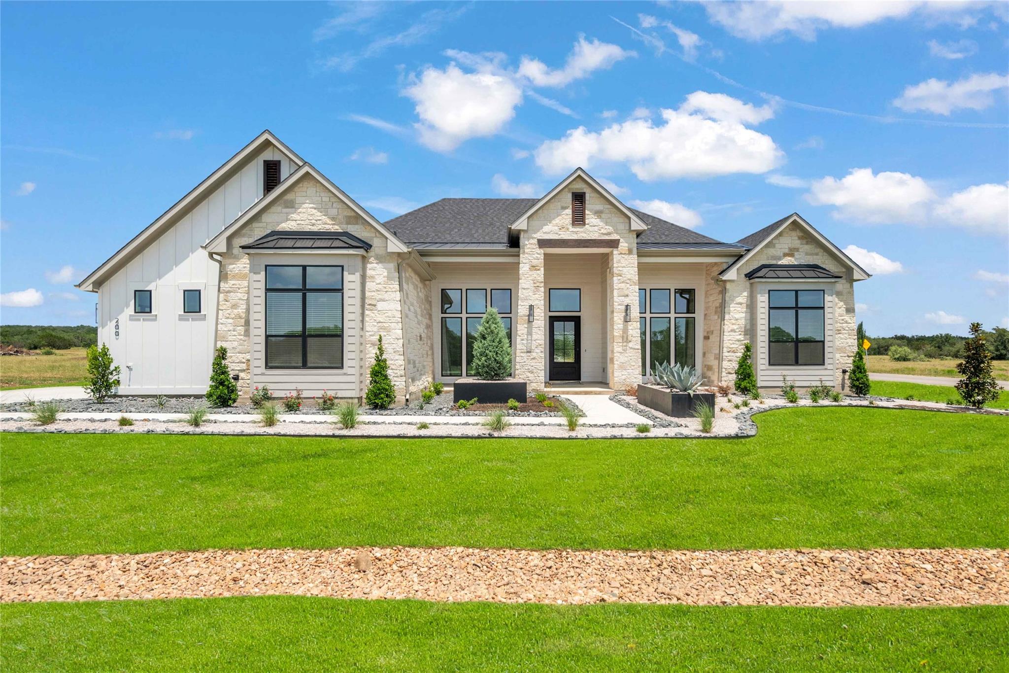 200 Saddle Springs DR