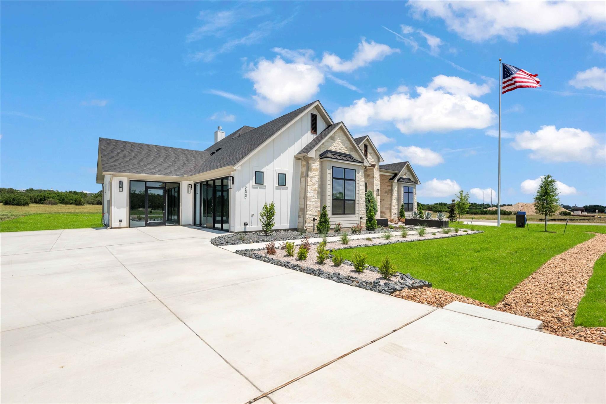 200 Saddle Springs DR