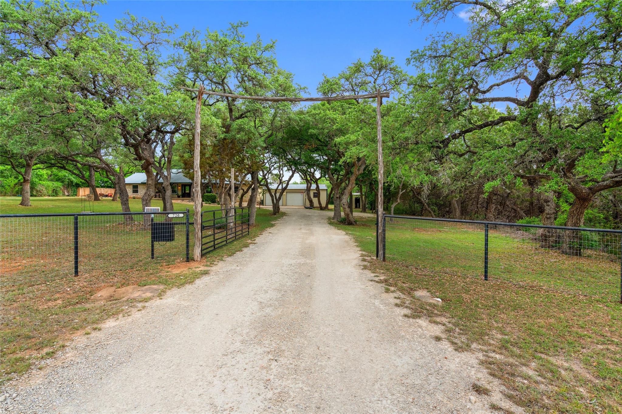 720 Circle G Ranch RD