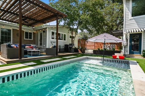 Photo of 1600 Larkwood DR, Austin, TX 78723 (MLS # 7073460)