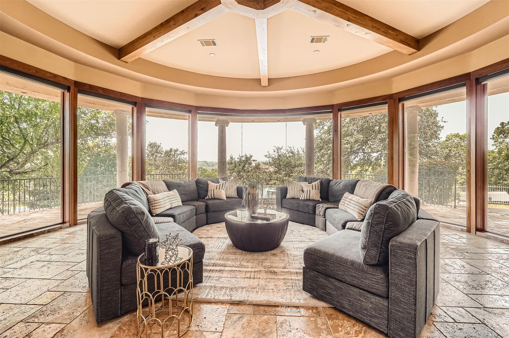 312 Camino Arbolago