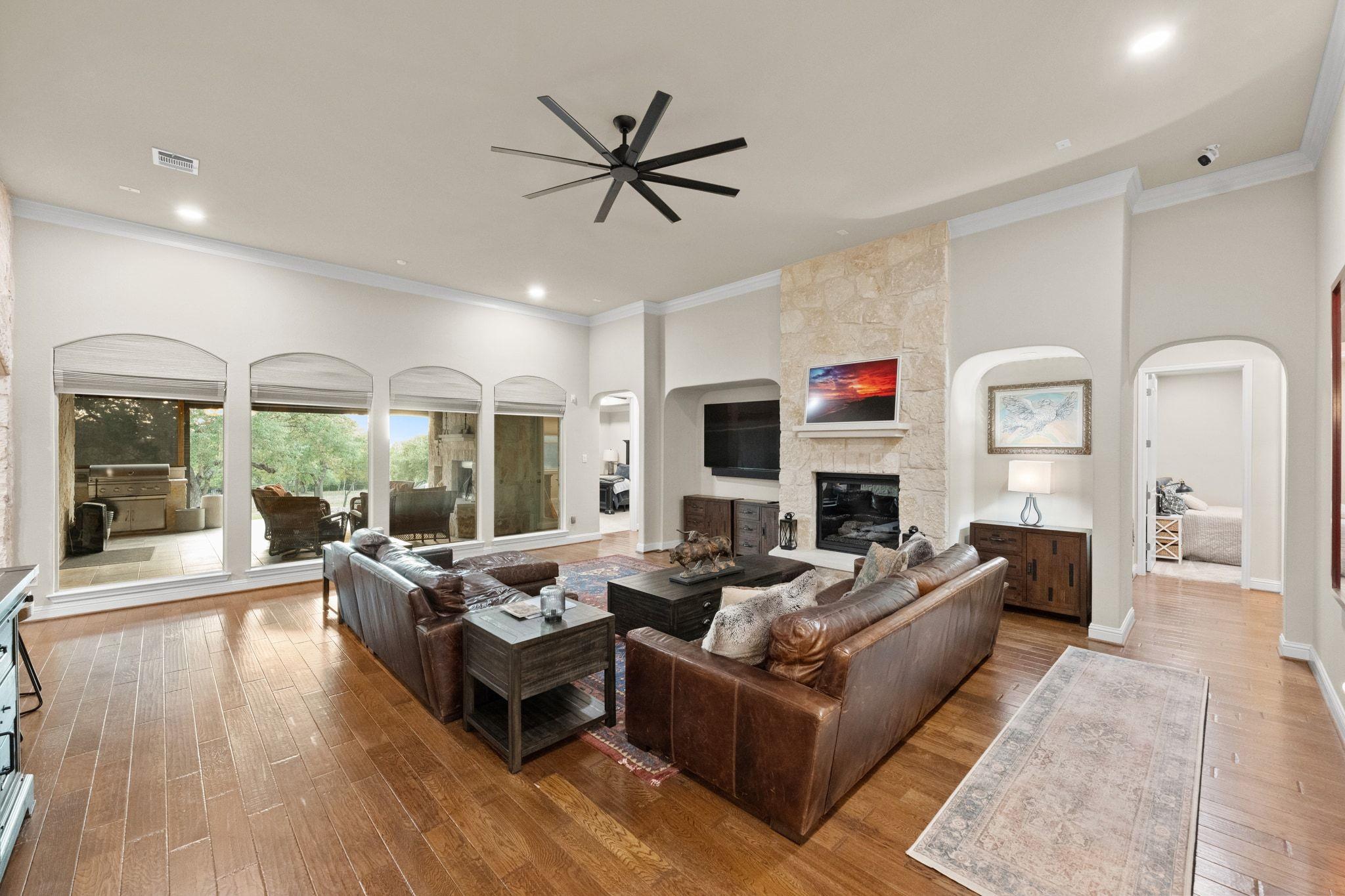 710 Hawthorne LOOP