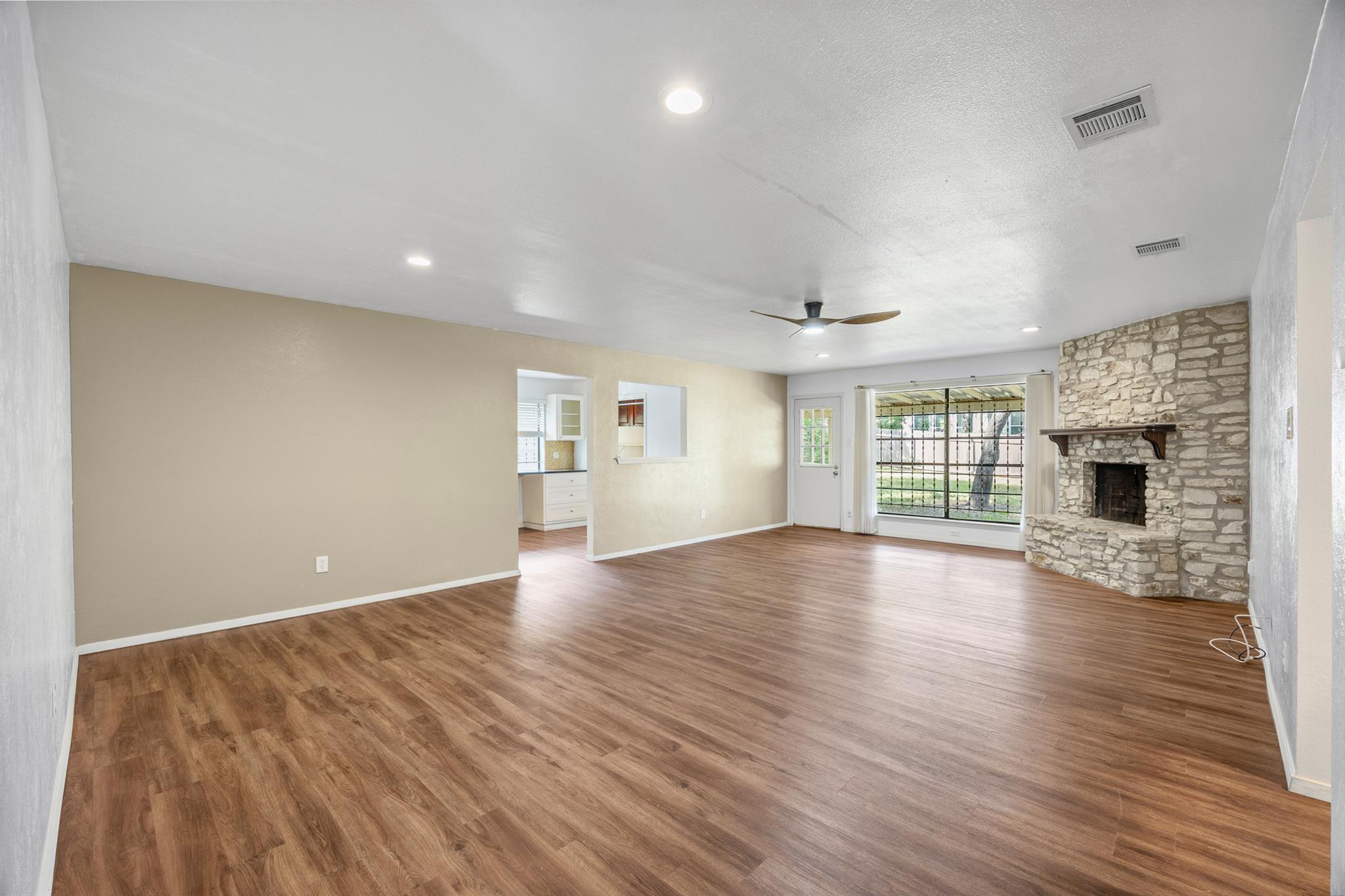1403 Lance WAY