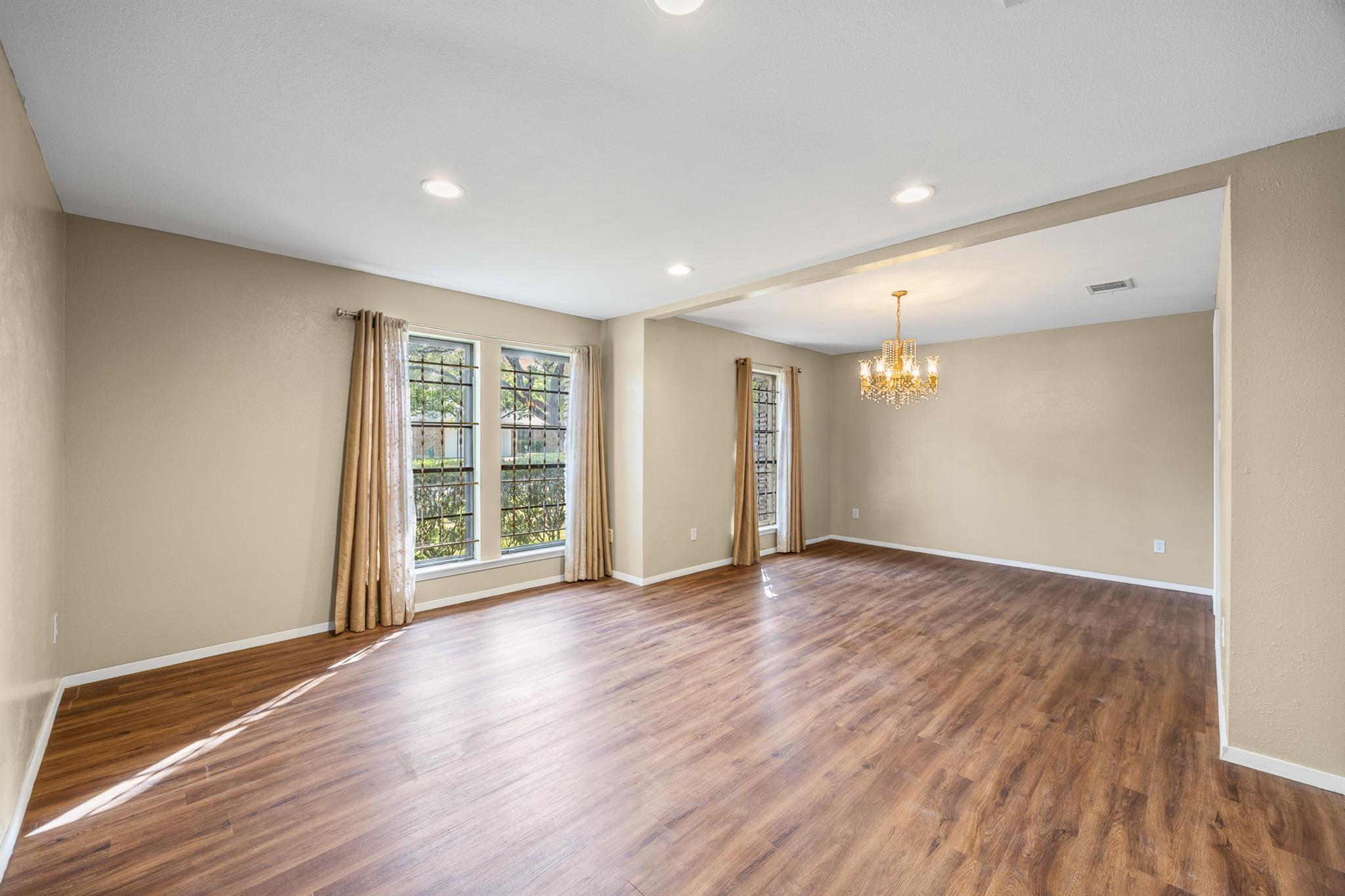 1403 Lance WAY