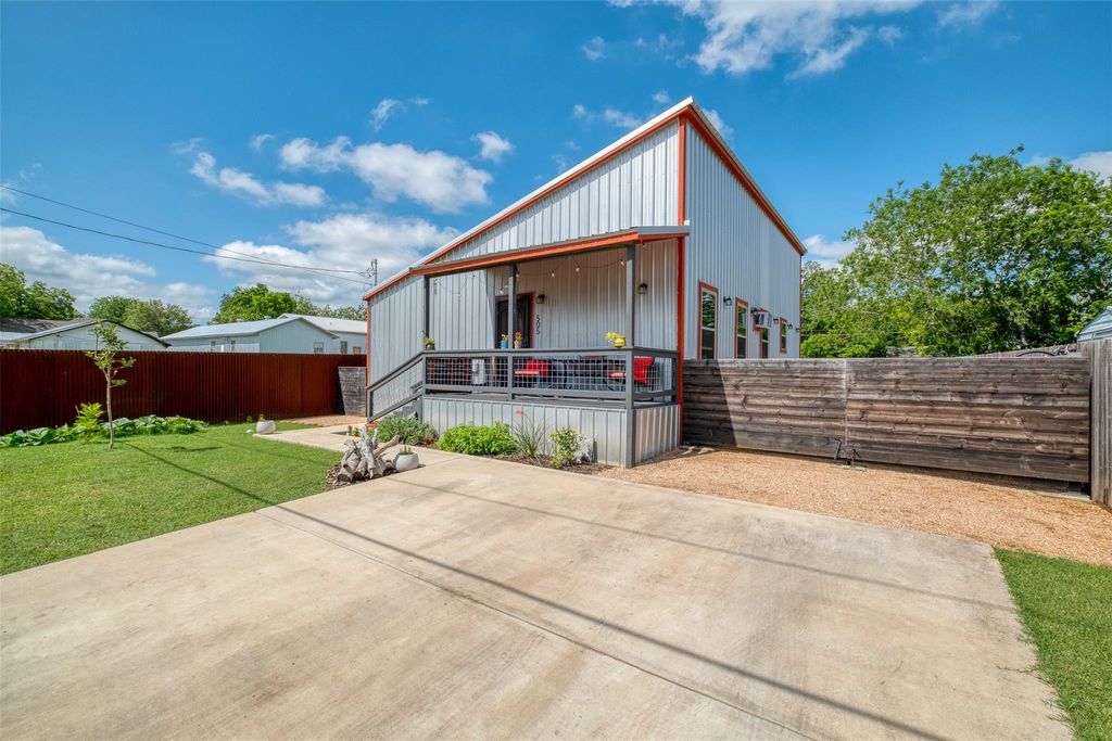 Photo of 505 San Saba ST ST, Lockhart, TX 78644 (MLS # 1082017)