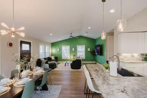 4607 Sara DR Austin TX 78721