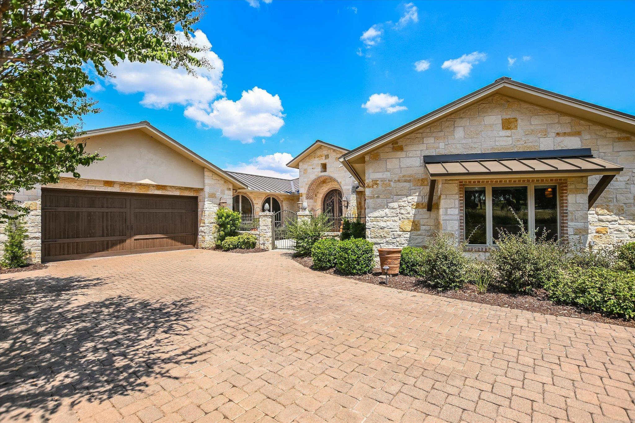 1608 Golden Nugget