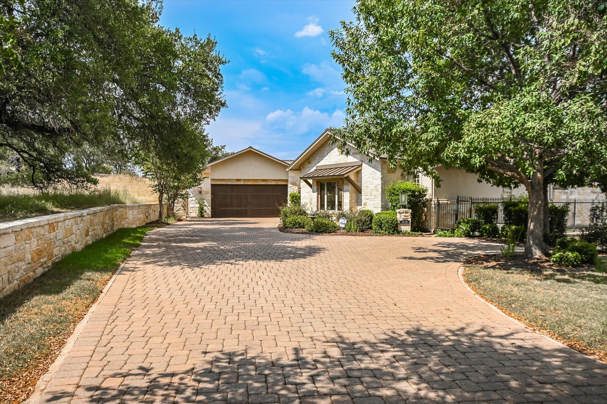 1608 Golden Nugget