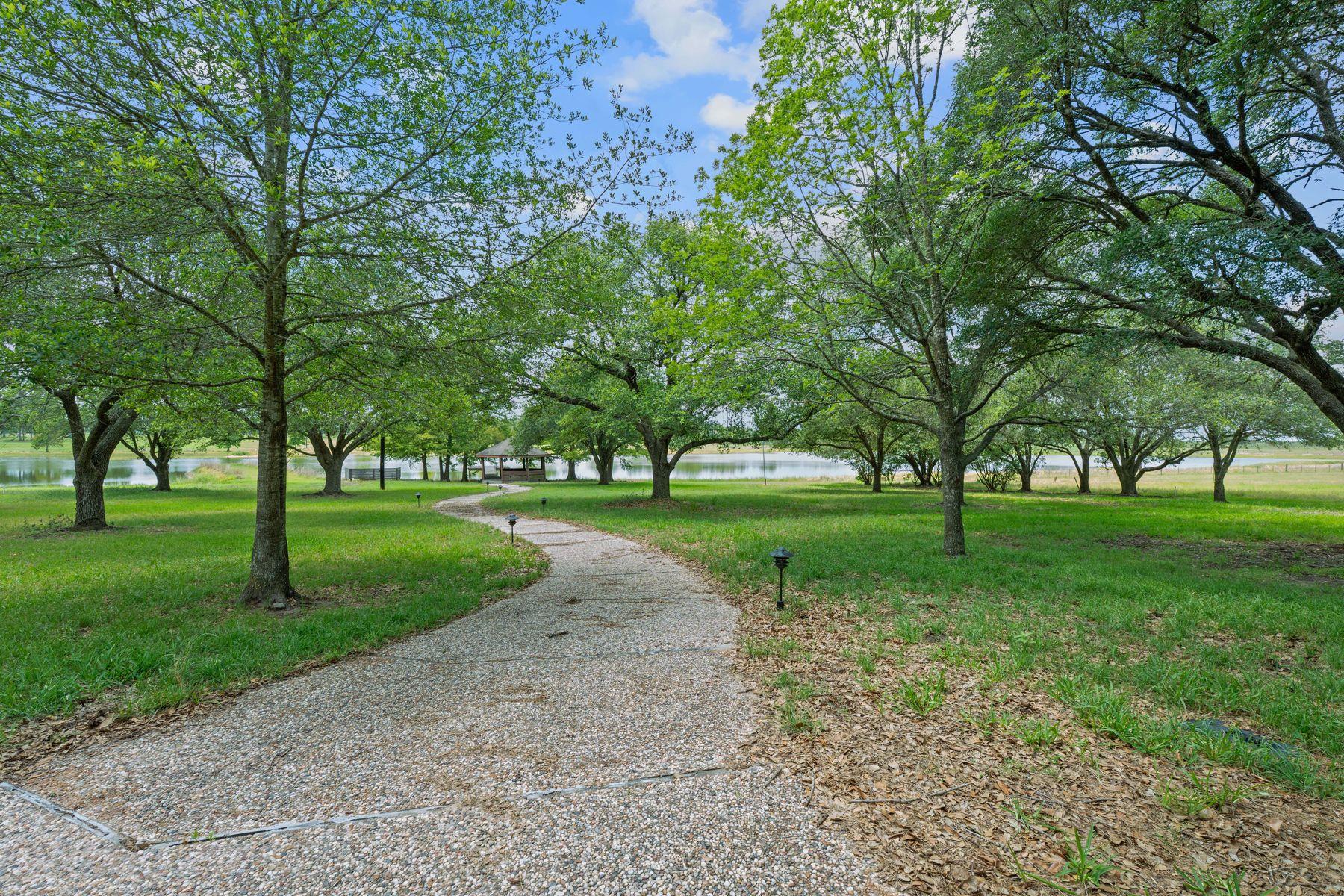 1063 Private Road 4485
