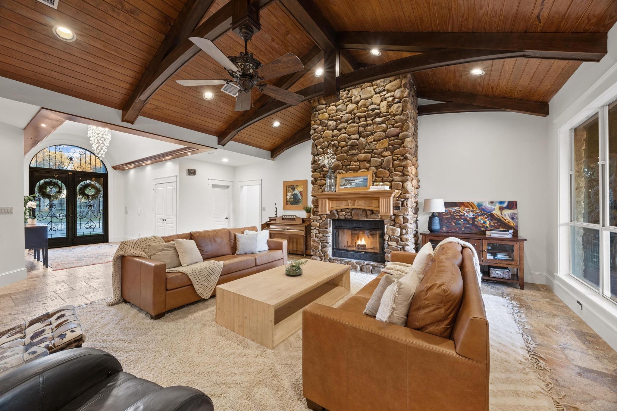 315 Rancho Bueno DR