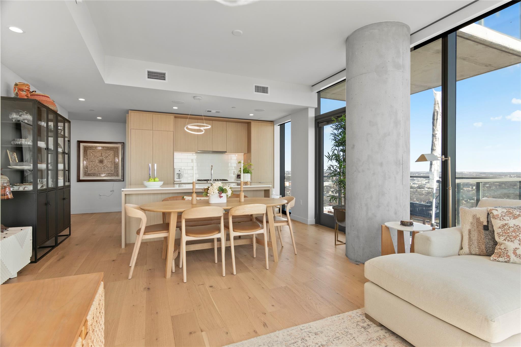 44 EAST Ave 2310