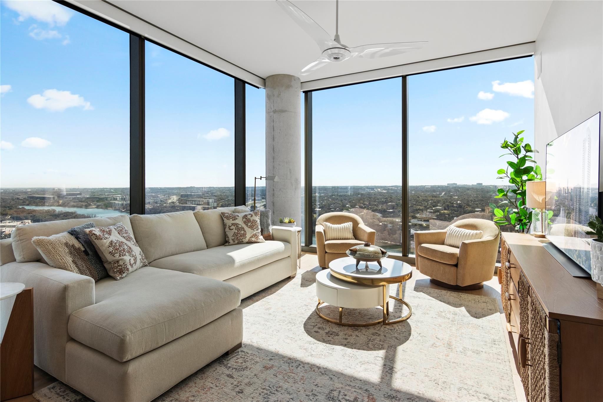 44 EAST Ave 2310