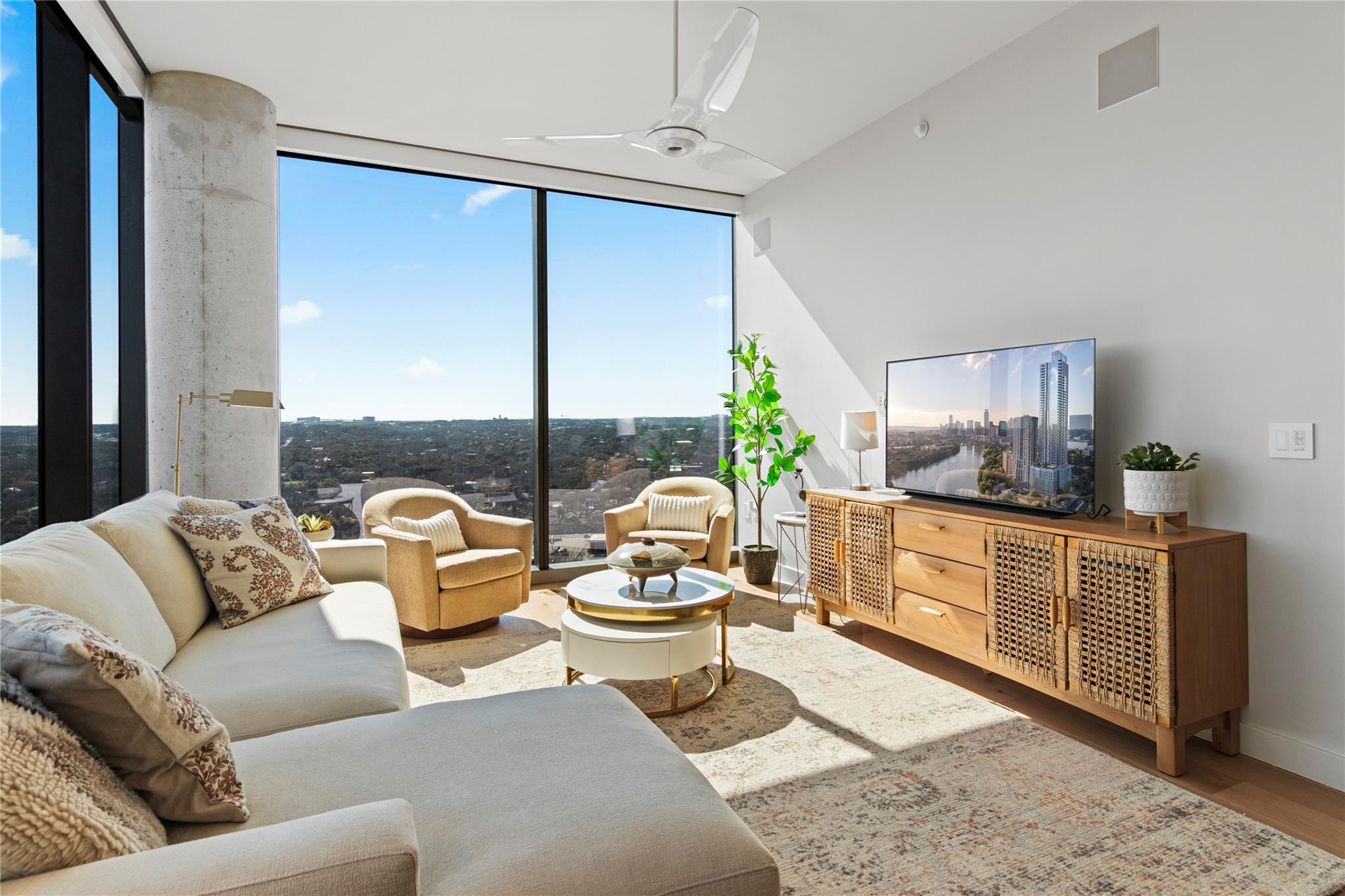 44 EAST Ave 2310