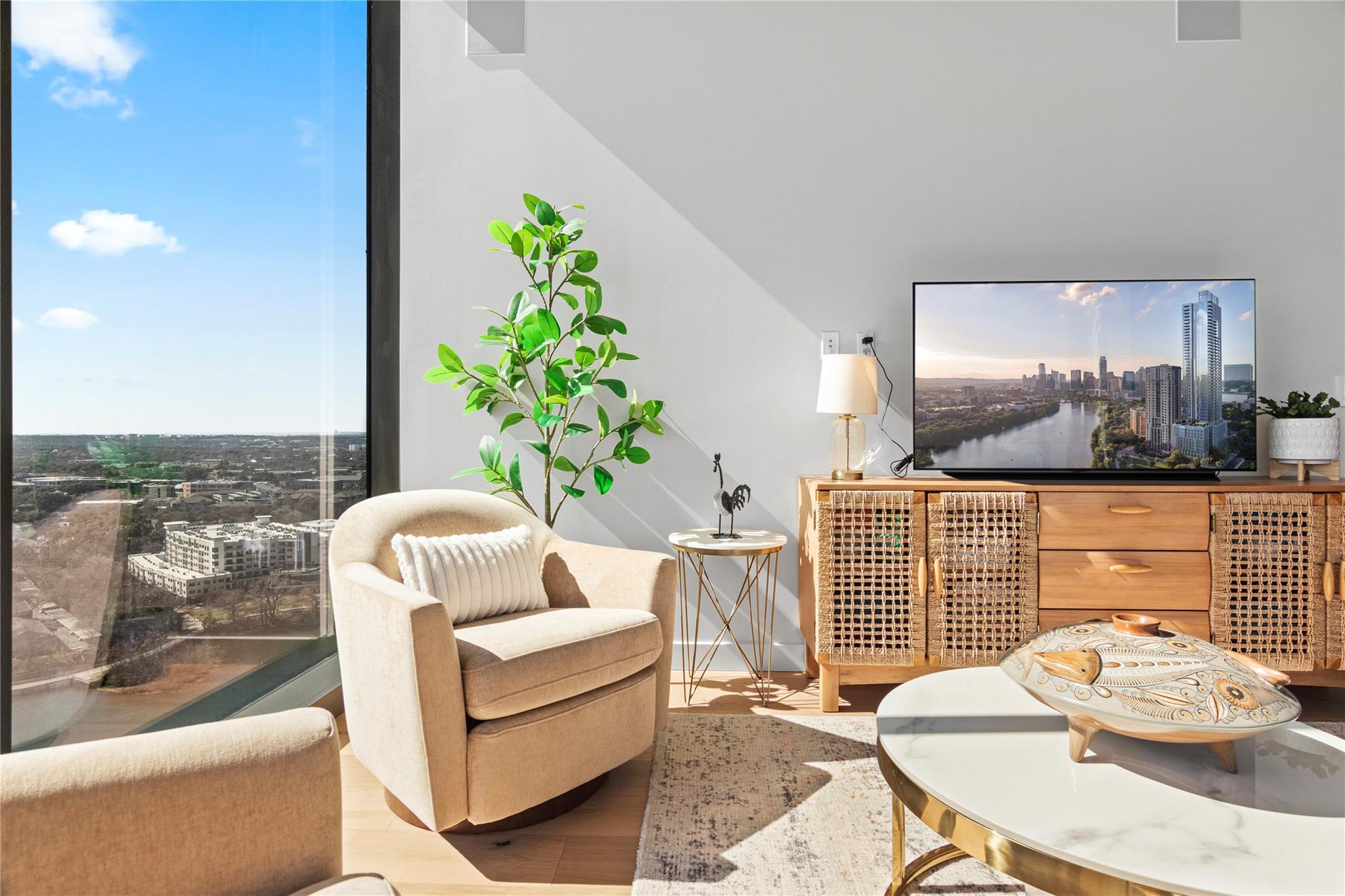 44 EAST Ave 2310