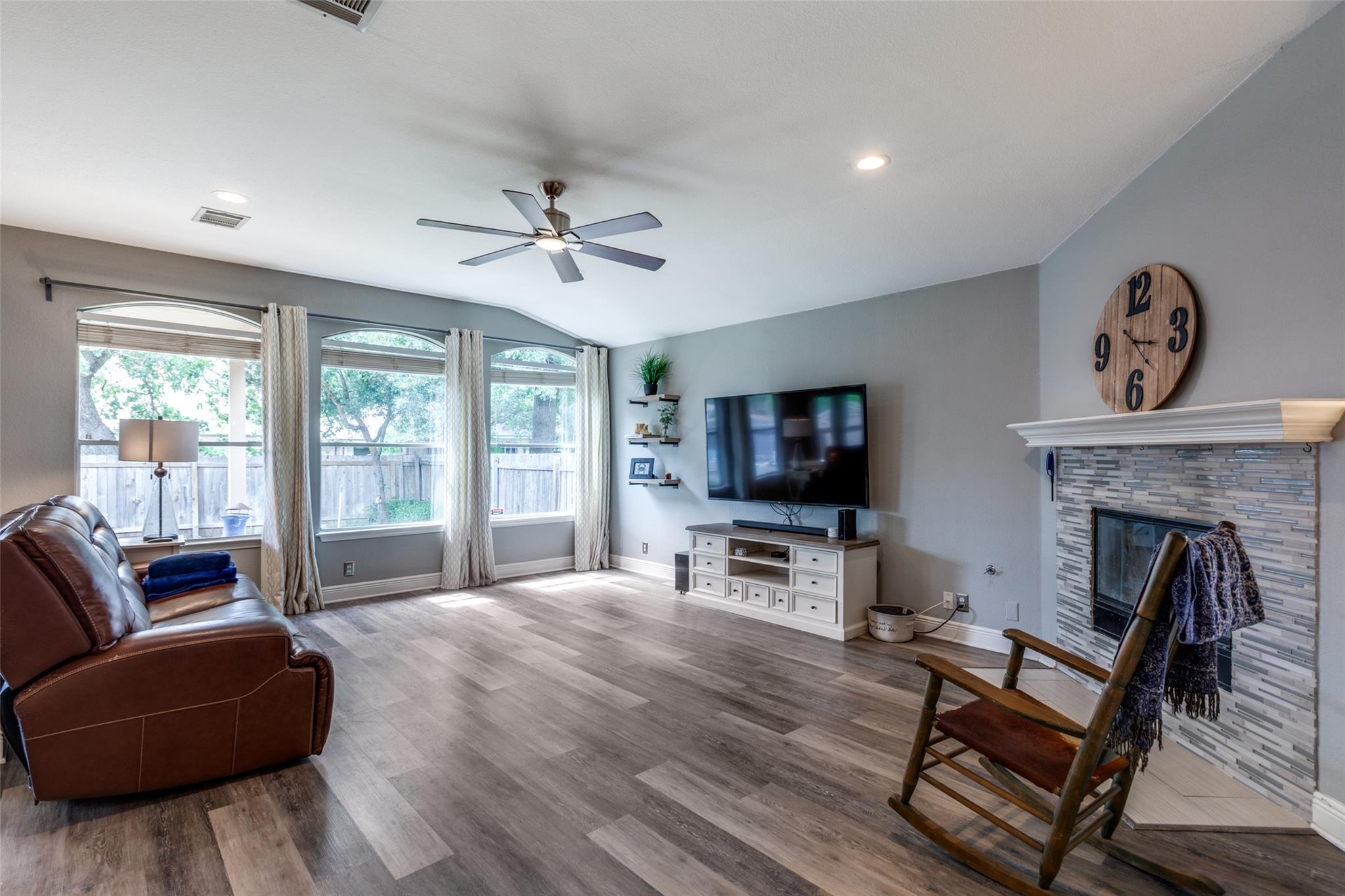 2405 Alexandra LN