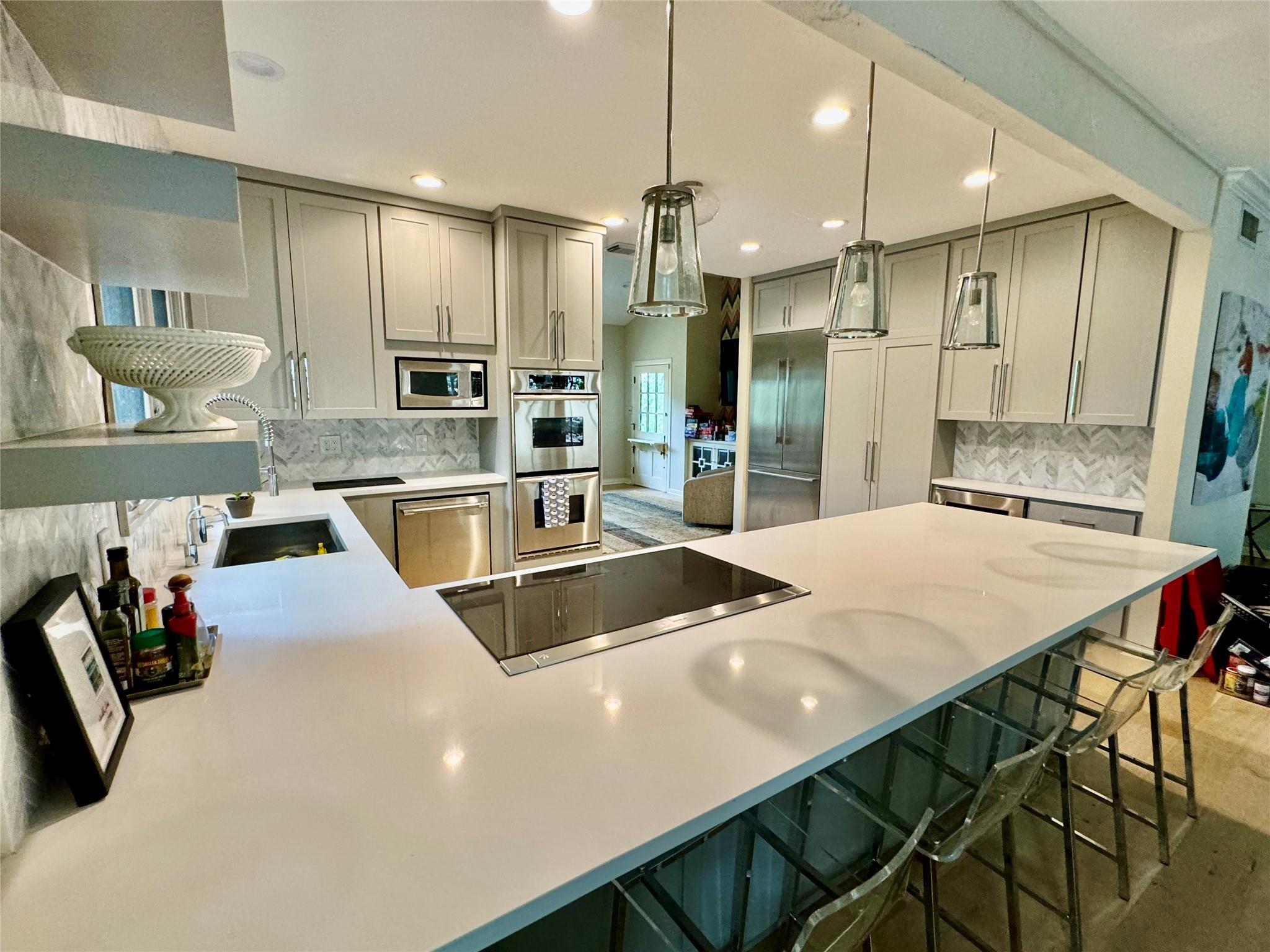 806 Rock Creek DR