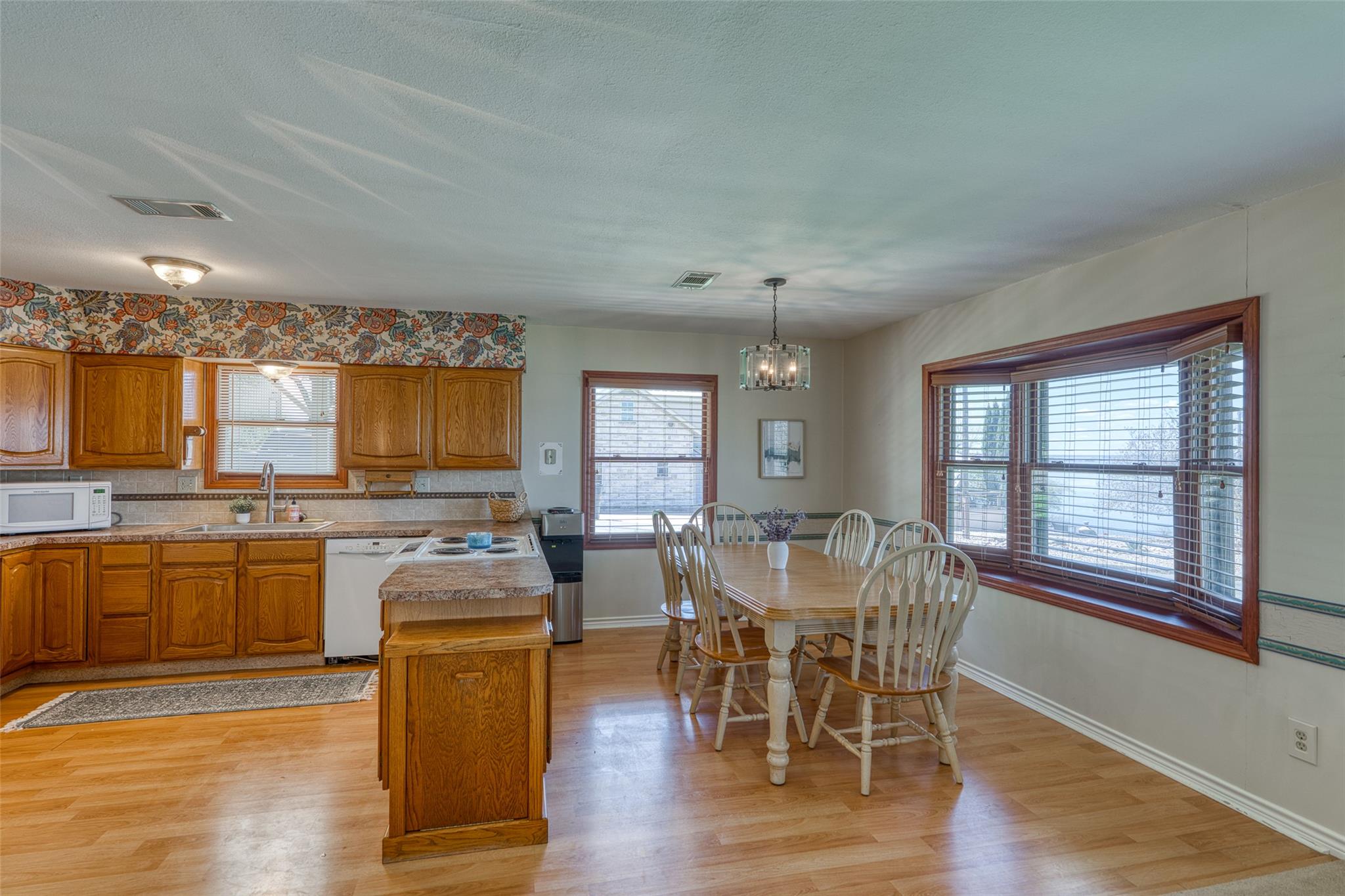 607 County Road 142
