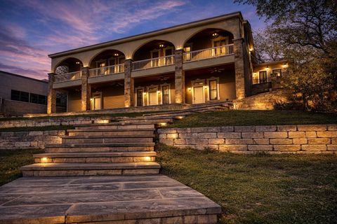 Photo of 802 Main ST, Bastrop, TX 78602 (MLS # 8865495)