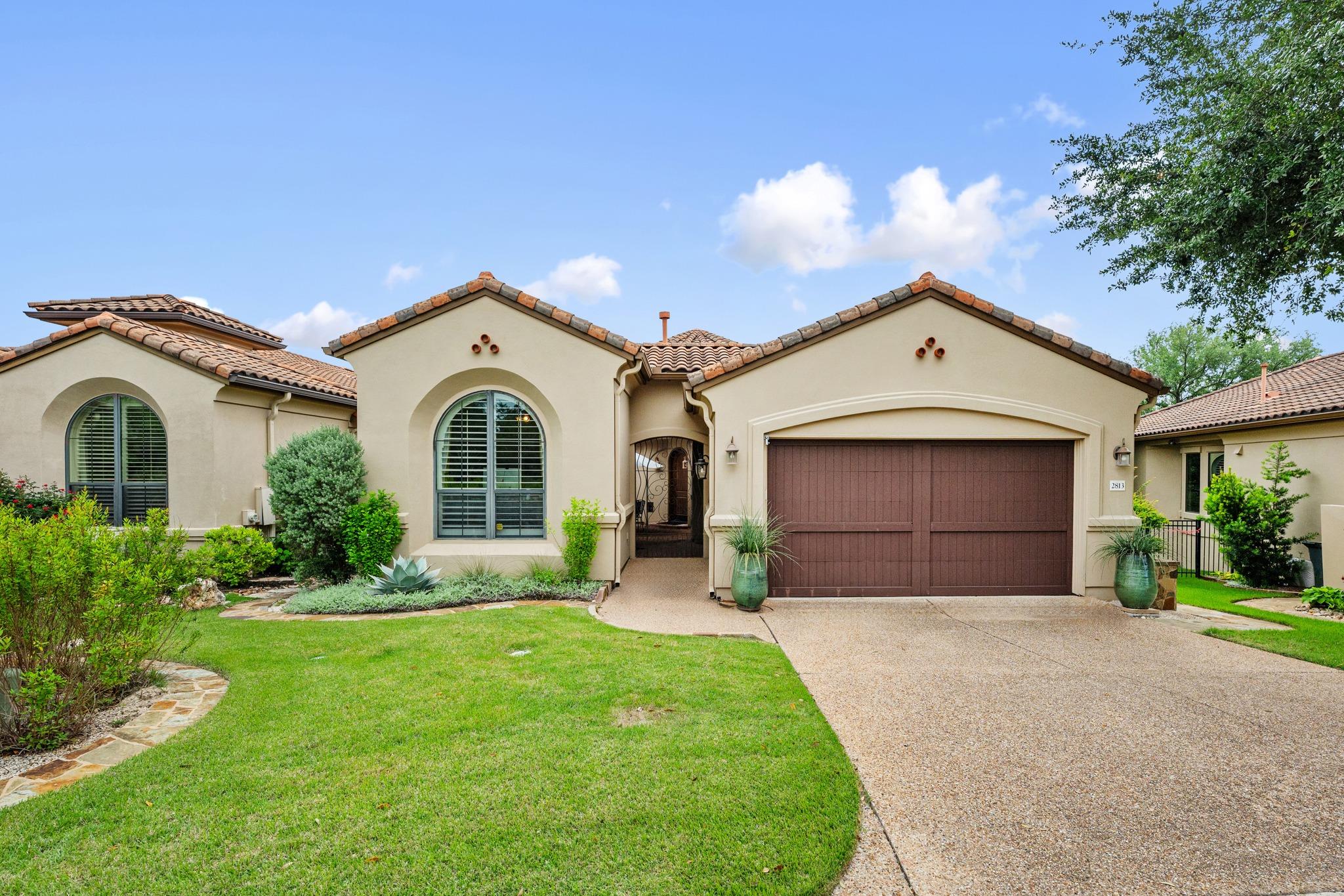 2813 University Club DR
