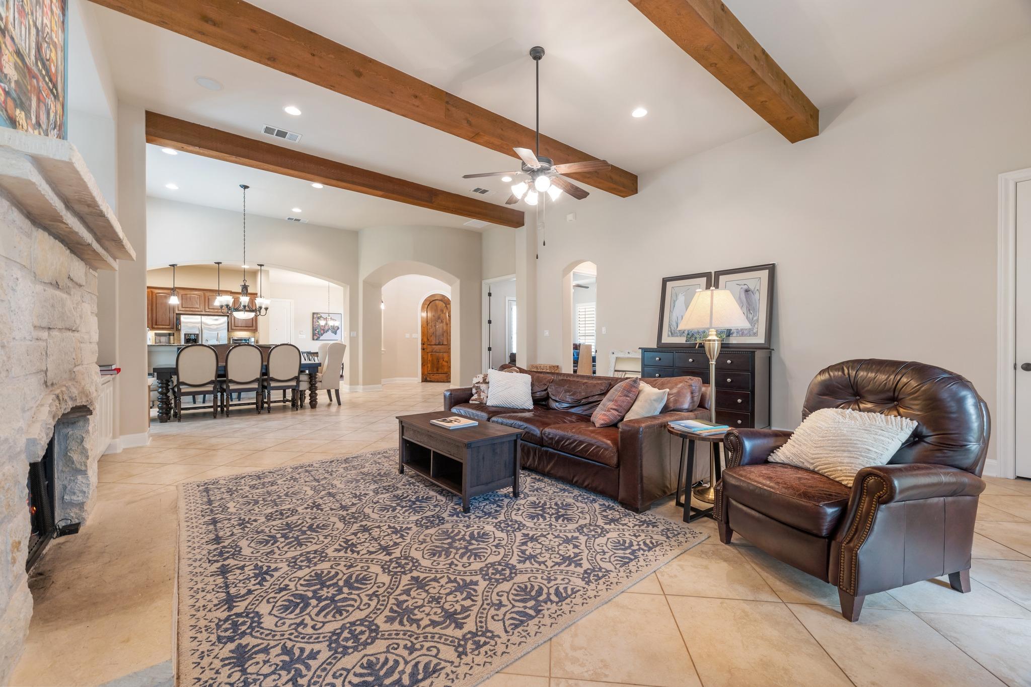 2813 University Club DR