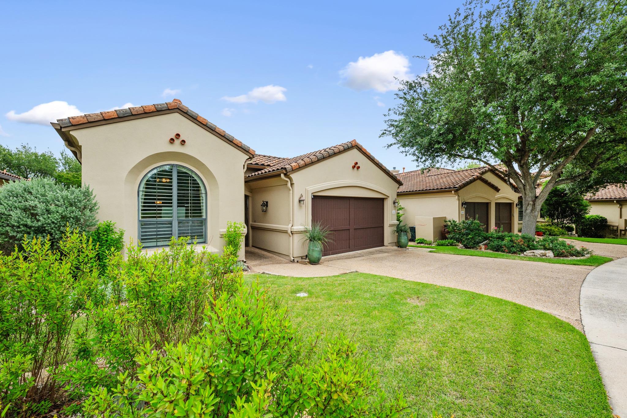 2813 University Club DR