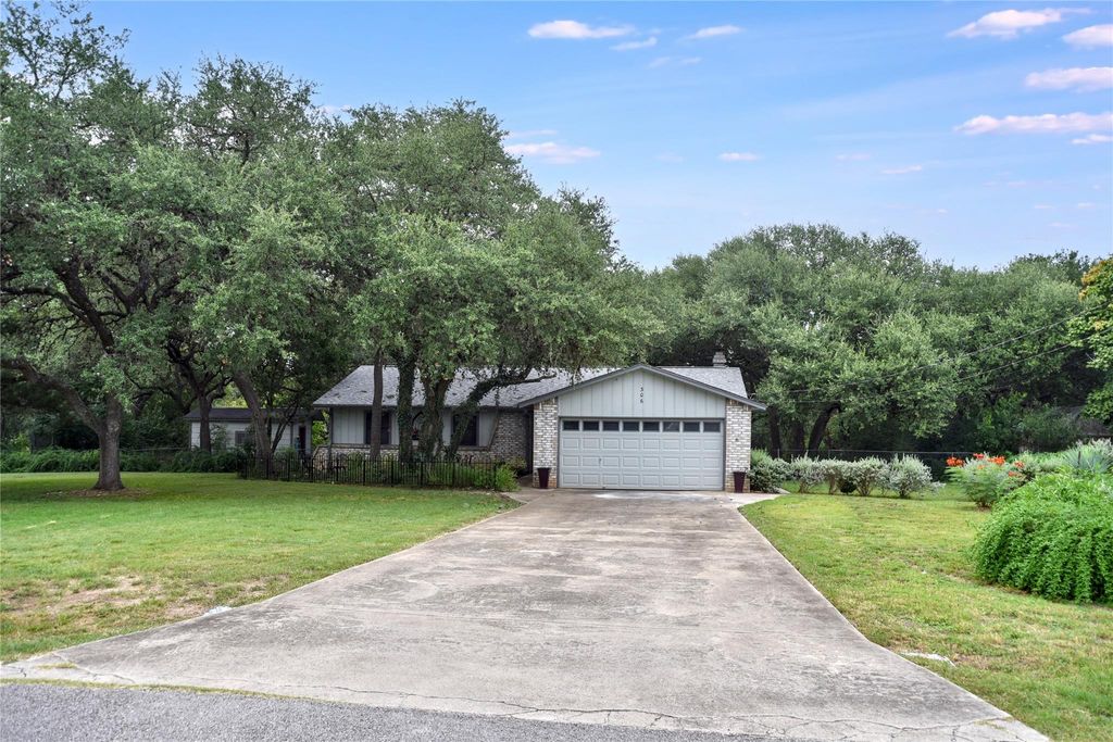 Photo of 306 Deerwood DR, San Marcos, TX 78666 (MLS # 3779320)