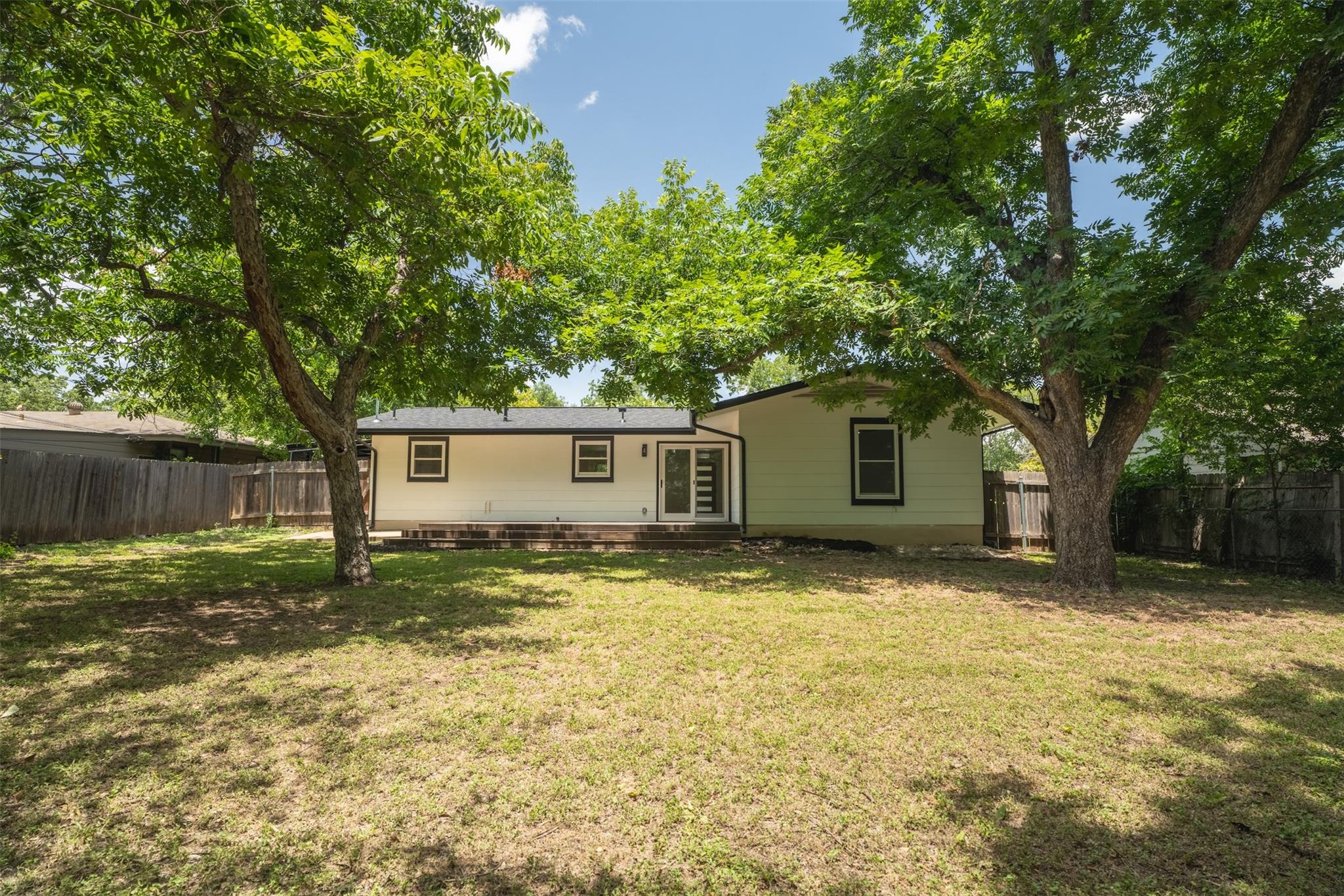 1613 Glencrest DR