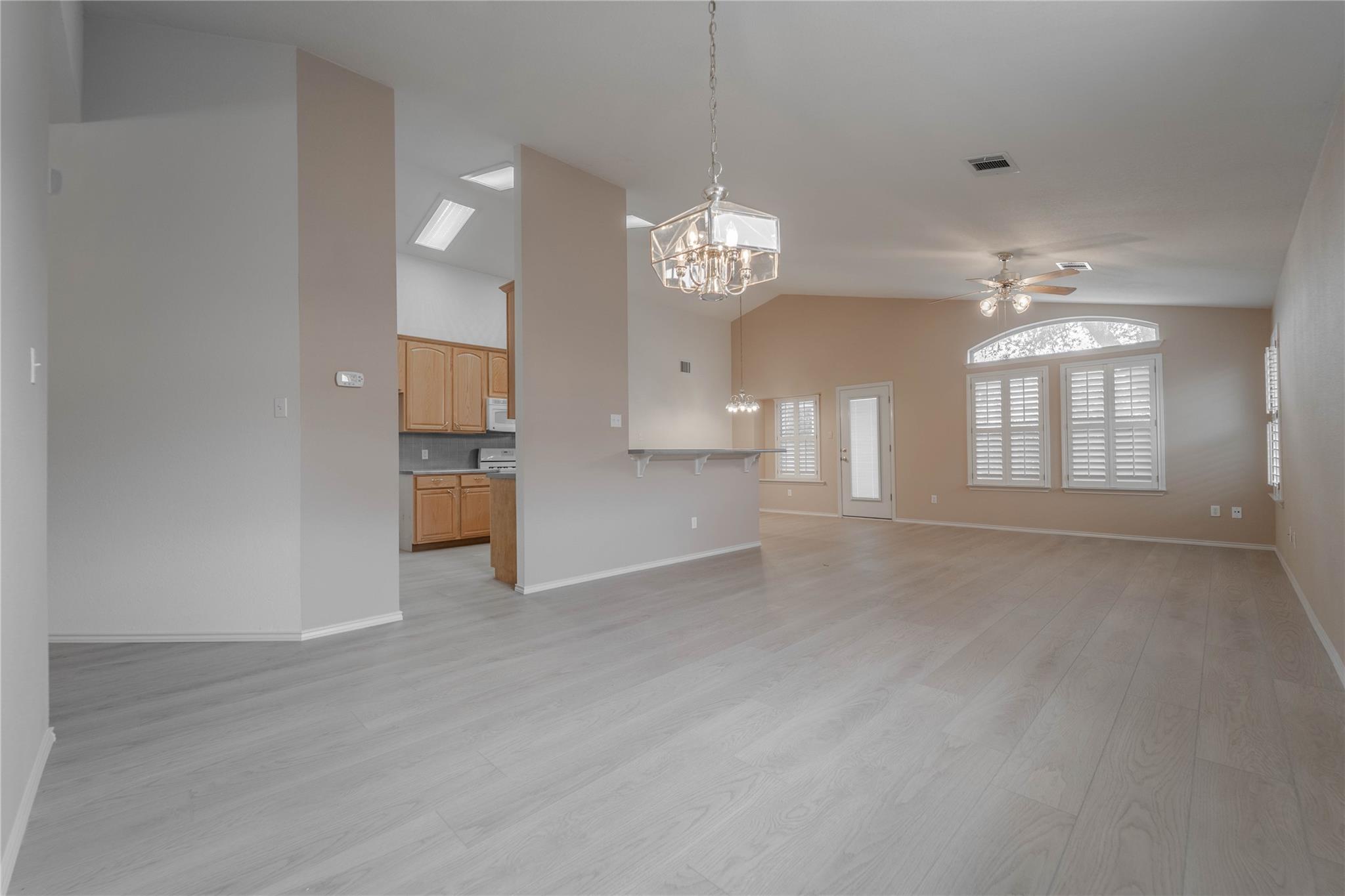 704 Le Ann LN