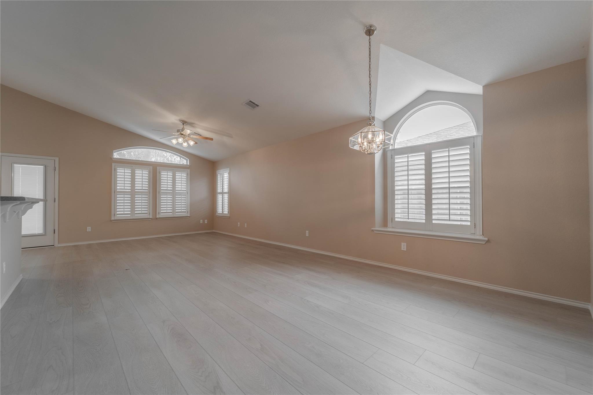 704 Le Ann LN