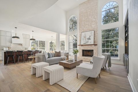 10 Lost Meadow TRL The Hills TX 78738