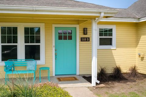 Photo of 508 Country Aire DR #B, Round Rock, TX 78664 (MLS # 5421298)