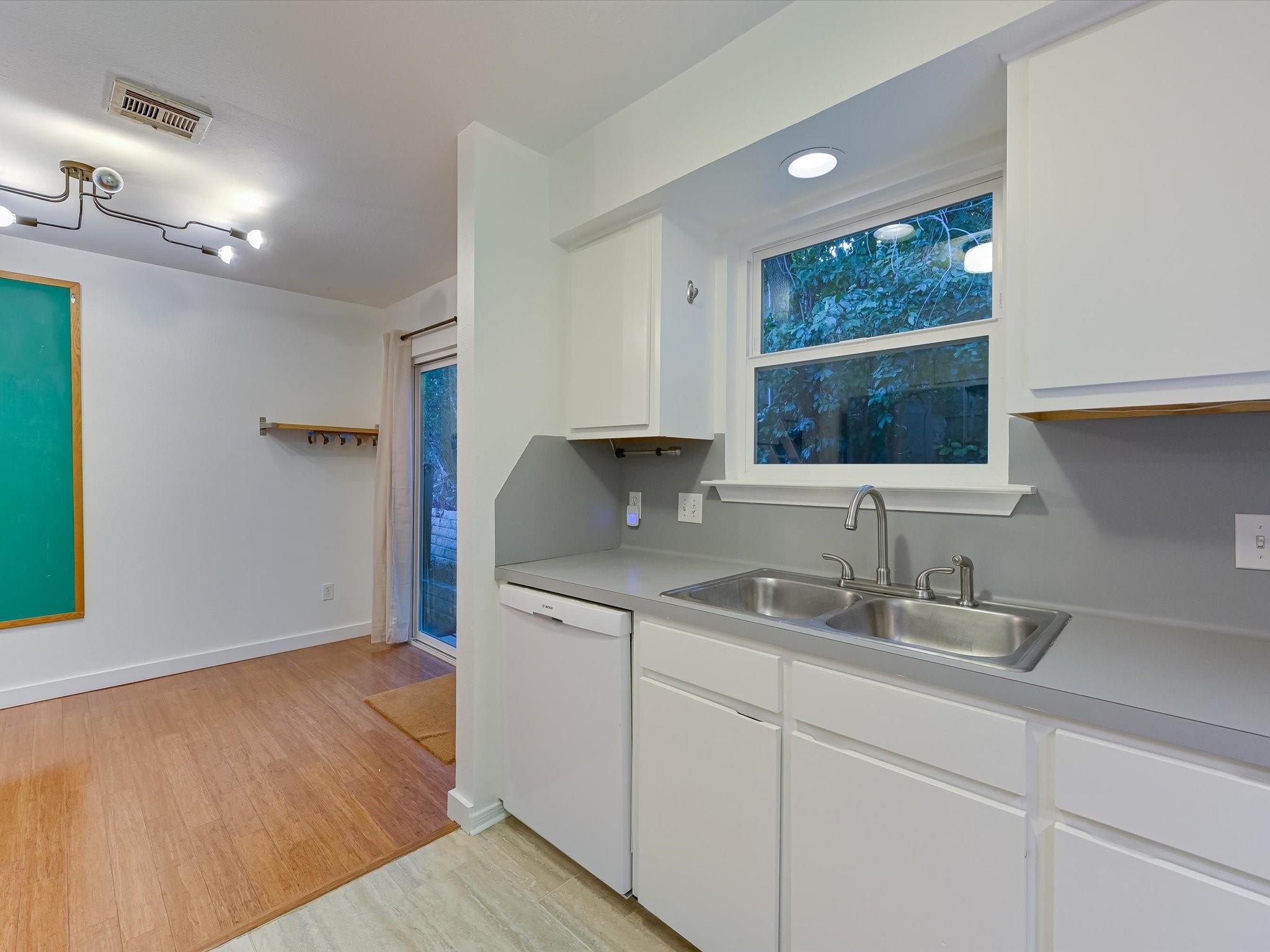 Austin, Texas 78703, United States, 3 Bedrooms Bedrooms, ,2 BathroomsBathrooms,Residential,Pending,42390